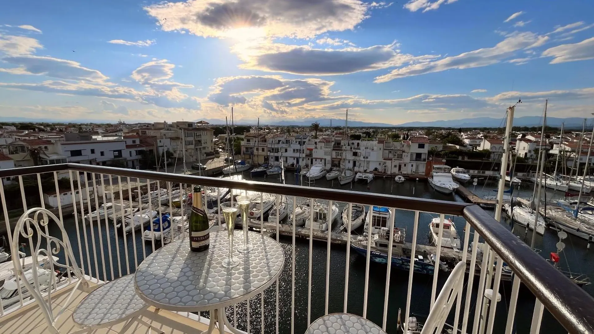 Marina & Sea View Apartment At Port Grec Empuriabrava